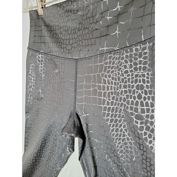 Glyder Women’s size M High Rise Leggings Black Shiny Embossed Croc Skin EUC! - Picture 2 of 9